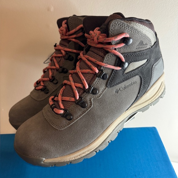 Columbia Newton Ridge Plus Waterproof Amped women’s size 9.5 new - Picture 1 of 9